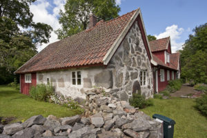 Cottage made of stone. Photo by David Castor
